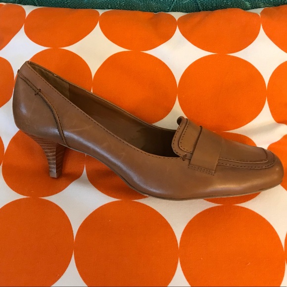 Nine West Shoes - Nine West leather tan loafers kitten heal 7 1/2 M